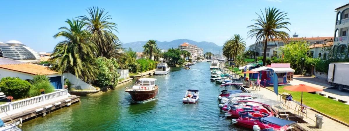 Vistas Frontales Al Mar Apartment Empuriabrava Luaran gambar
